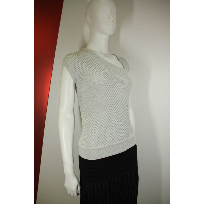 Ladies Spring & Summer Sleeveless in-Symmetric Neck Pullover – Ladies Knitted Pullover and Ladies Sleeveless Sweater price|S