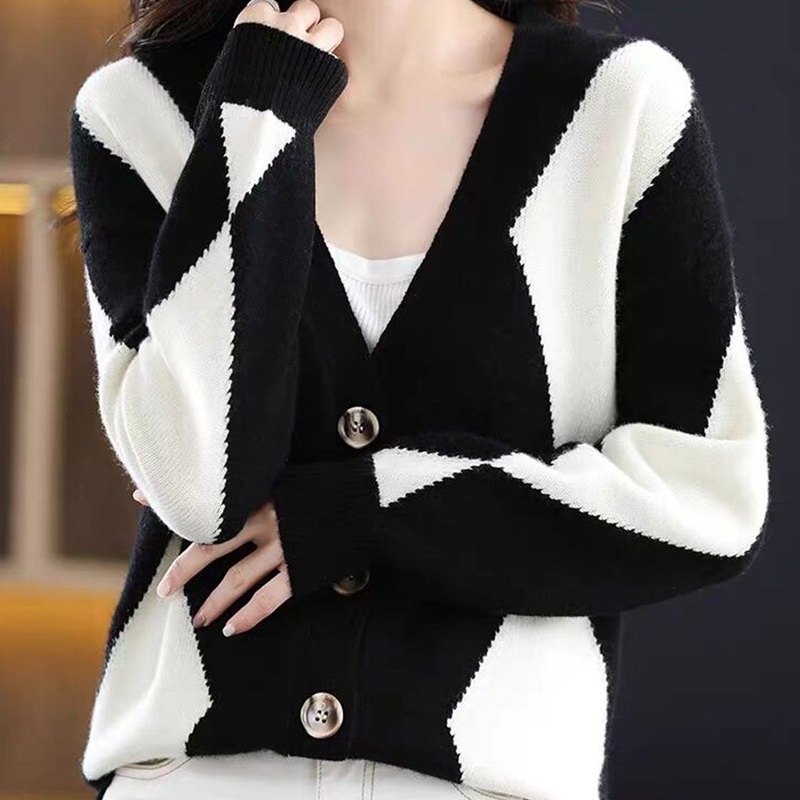 Fashion Designer Jacquard Squard Wool Knit Sweater V-Neck Knitted Cardigan Sweater – Clothing and Knitwear price|S