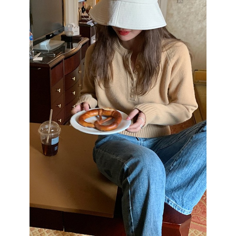 Khaki Top Feminine Feminine Short V-Neck Sweater Sweater – Minority Fashion Languid Coat and a Loose Contrasting Plaid Sweater price|S
