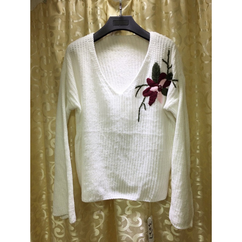 Customized V Neck Pullover Knit Embroider Flower Long Sleeve Sweater for Women – Knitted Pullovers and Women Lightweight Sweaters price|S